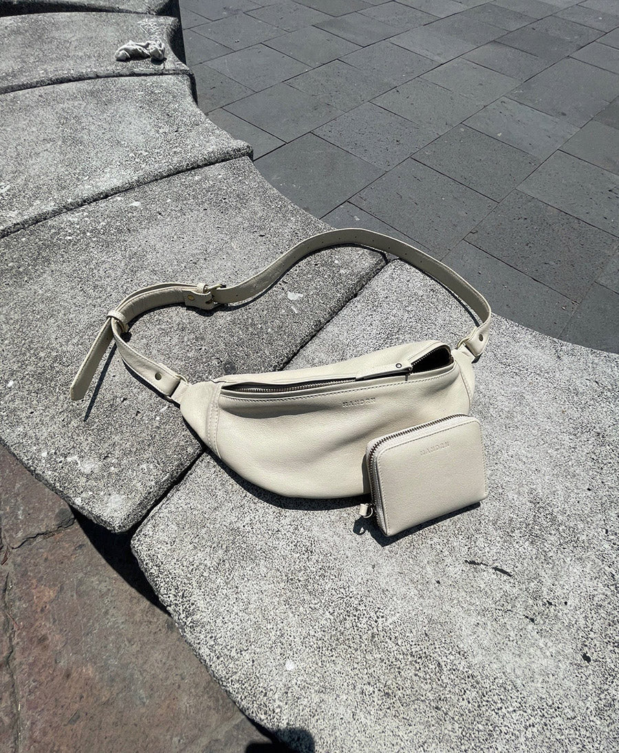 Bauchtasche aus Leder - The Atlas Bone - MANDRN - clomes
