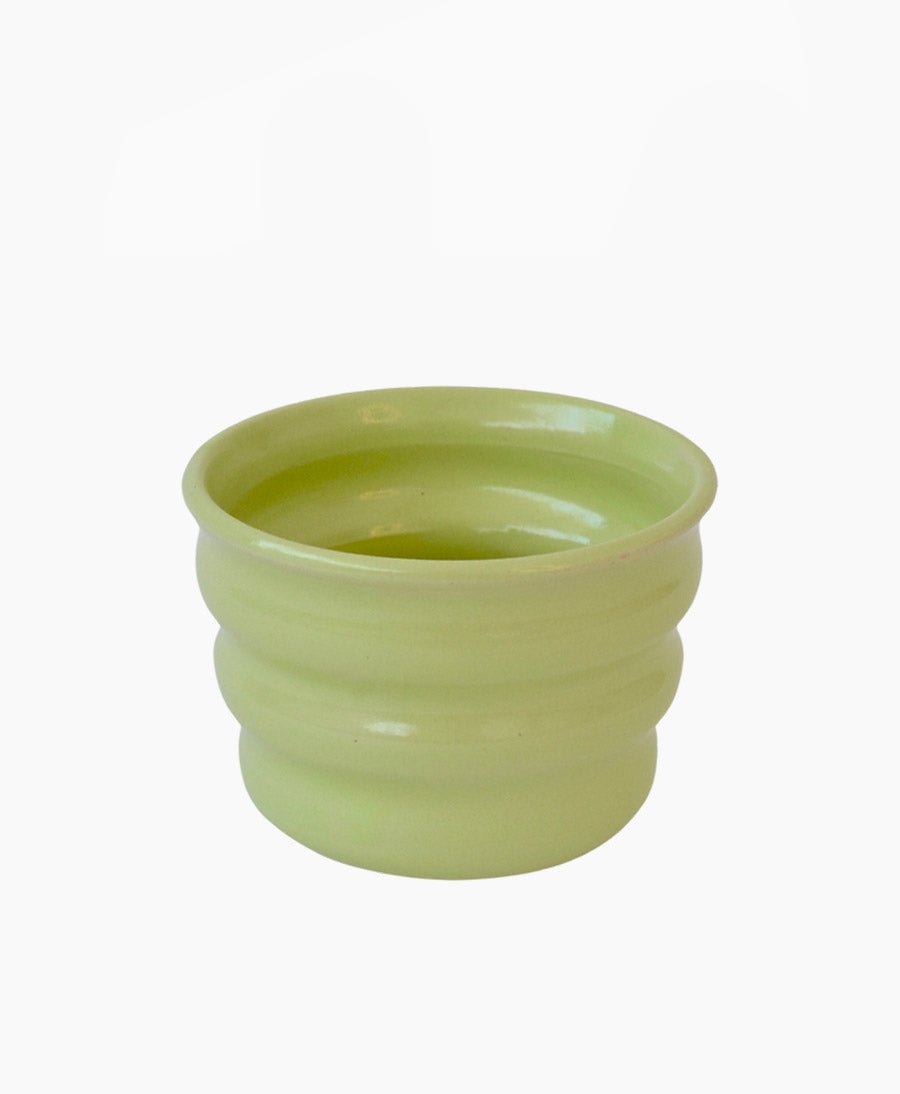 Becher aus Keramik - Ripple Beaker Hellgrün - Florence Mytum - clomes