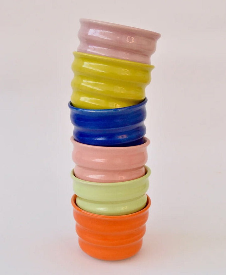 Becher aus Keramik - Ripple Beaker Hellgrün - Florence Mytum - clomes