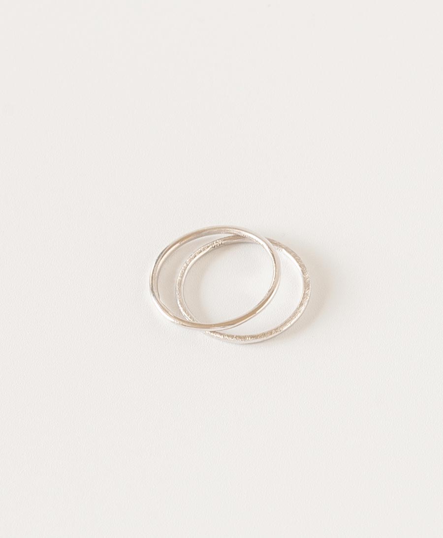 ESSENTIALS Thin Ring (matt) mit Weissgold vergoldet - V Design Lab - clomes