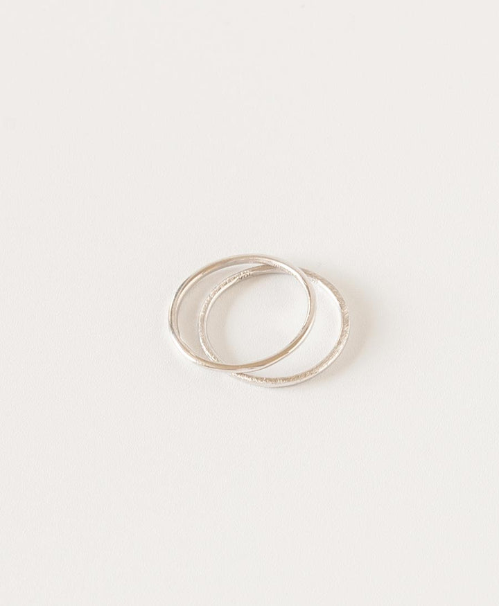 ESSENTIALS Thin Ring (matt) mit Weissgold vergoldet - V Design Lab - clomes