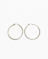 Grosse Essentials Hoops brushed V Design Lab  in Weissgold vergoldet
