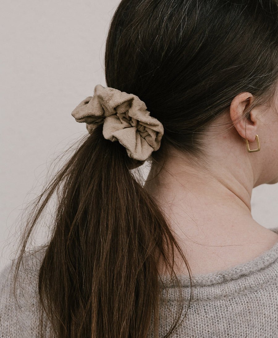 Grosses Scrunchie aus Bourette Seide - Beige - Clomes - clomes