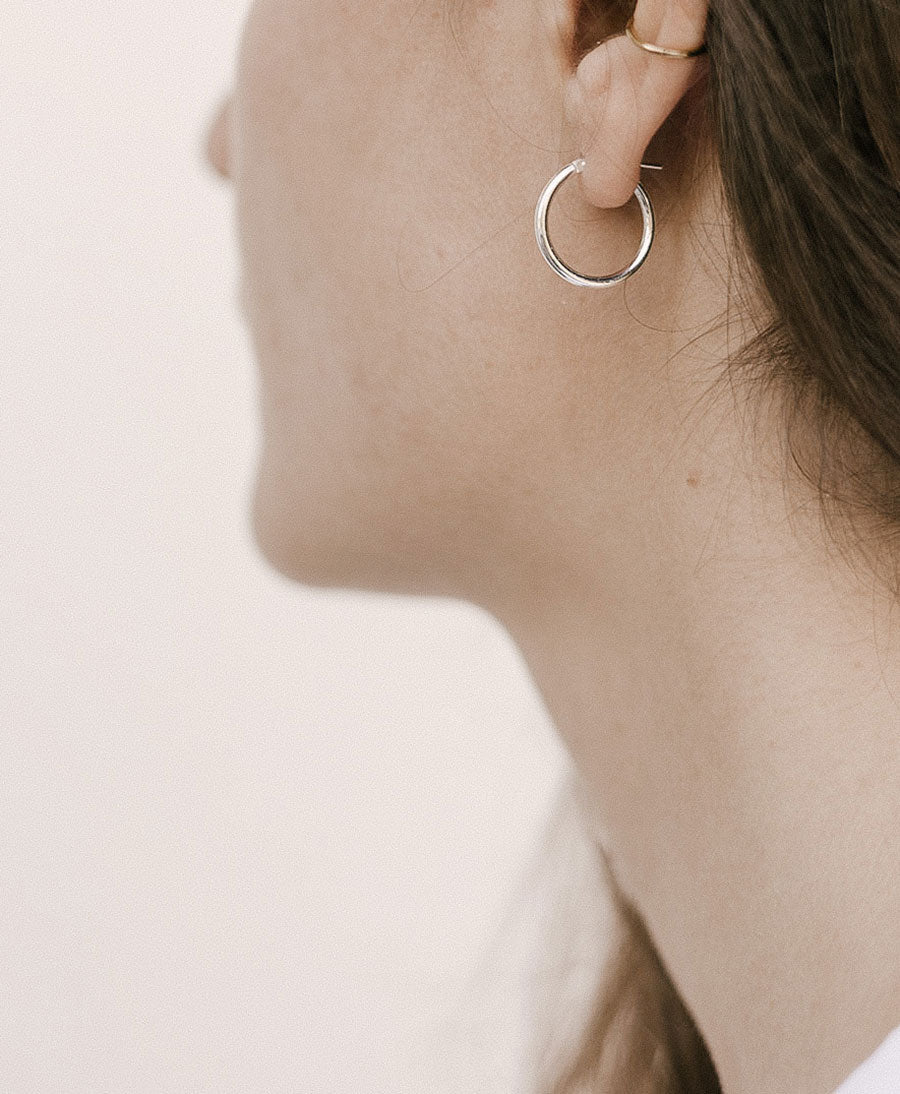 Klassische kleine Creolen VIDA 19mm mit Klappverschluss - Sterling Silber - Clomes - clomes