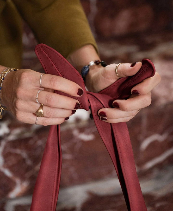 Knot Bag aus Leder NAIMA - Dunkelrot