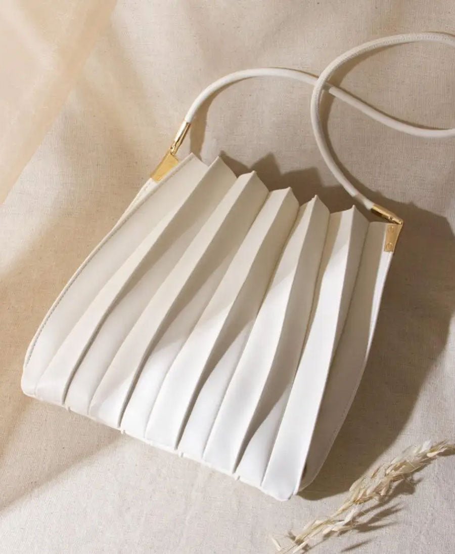 Plissierte Schultertasche CARRIE aus veganem Leder - Ivory - Melie Bianco - clomes