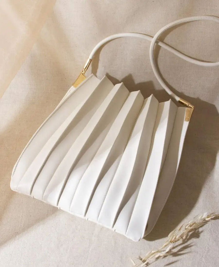 Plissierte Schultertasche CARRIE aus veganem Leder - Ivory - Melie Bianco - clomes