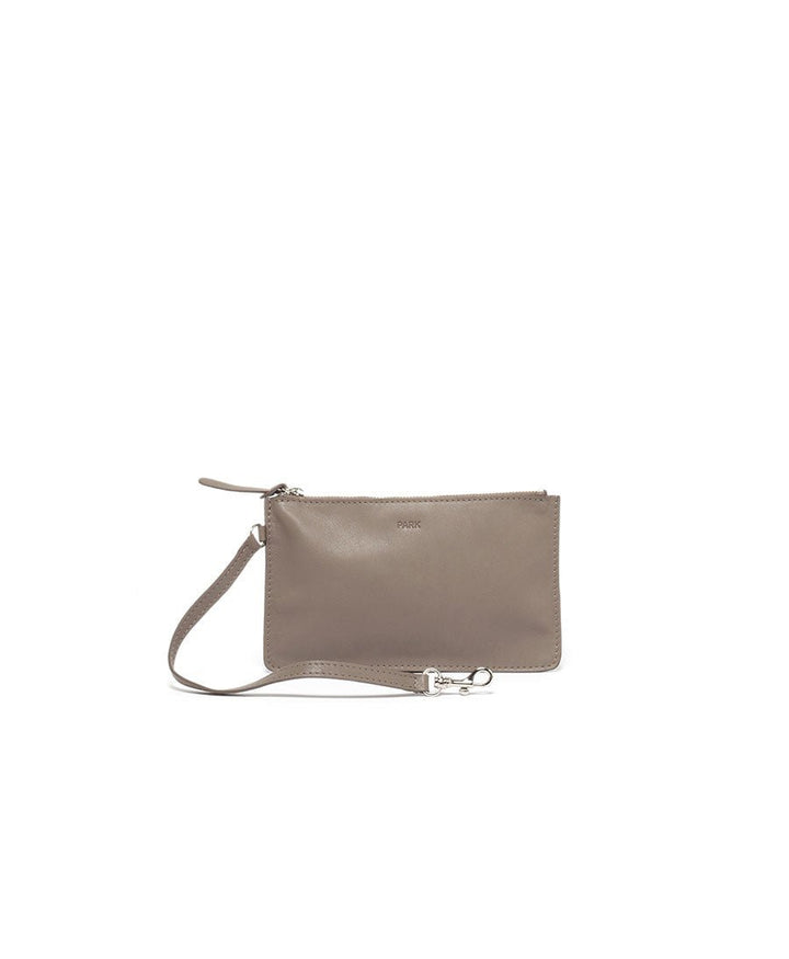 Quadratische Ledertasche Slouchy Bag - Clay - PARK - clomes