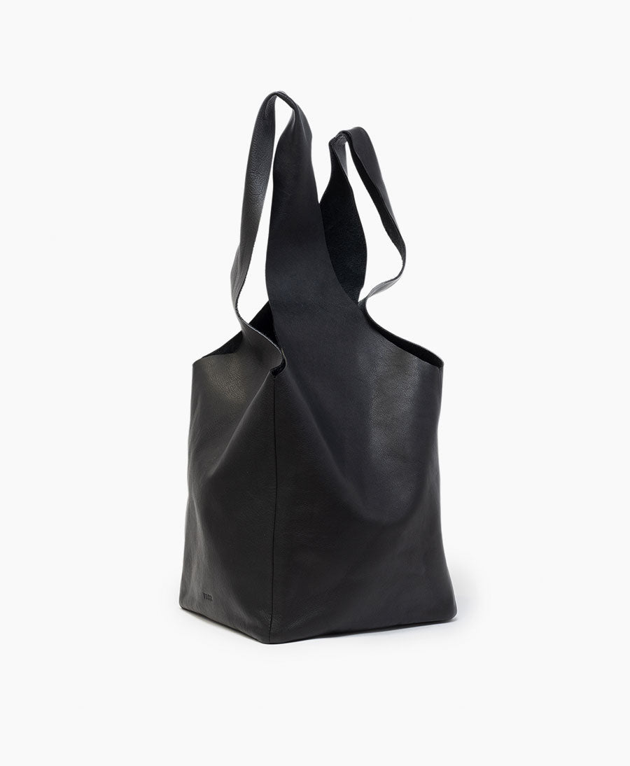Quadratische Ledertasche Slouchy Bag - Schwarz - PARK - clomes