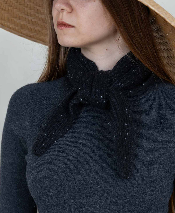 Kleiner Gestrickter Schal aus Kaschmir - Schwarz, gesprenkelt
