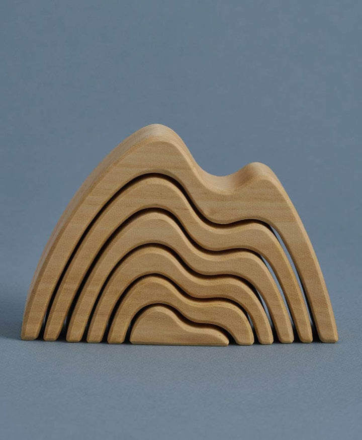Stapelbares Holzspielzeug "Mountains Small Arch Stacker" - Raduga Grez - clomes