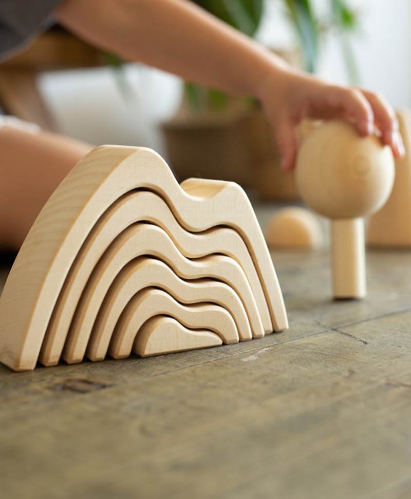 Stapelbares Holzspielzeug "Mountains Small Arch Stacker" - Raduga Grez - clomes