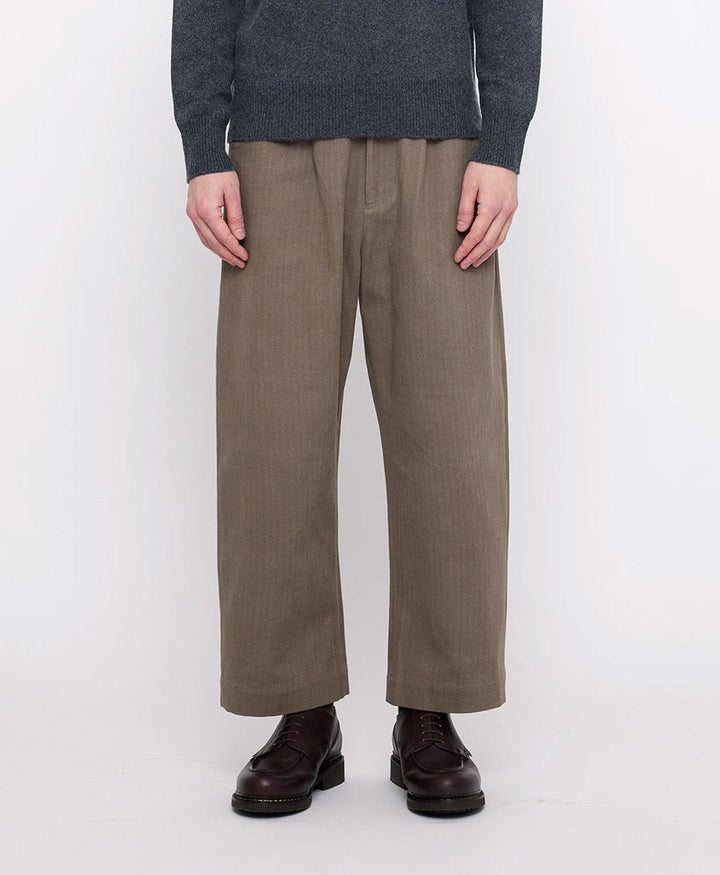 Stoffhose Signature Curved Leg Trouser - Umber - 7115 by Szeki - clomes