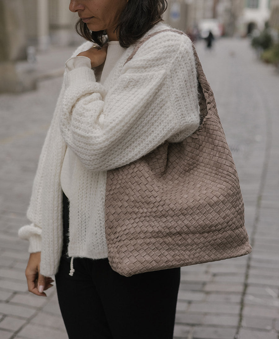 Gewebte Schultertasche JOHANNA aus veganem Leder - Clay Suede