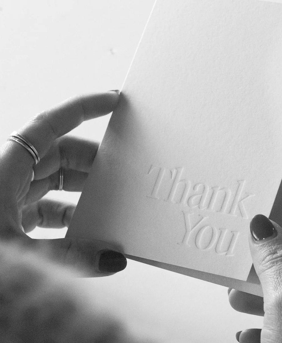 Geprägte Karte mit Couvert "THANK YOU" Grau