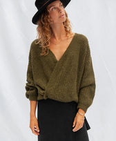 Strick-Wickelcardigan Vega Jungle Folk in Olive